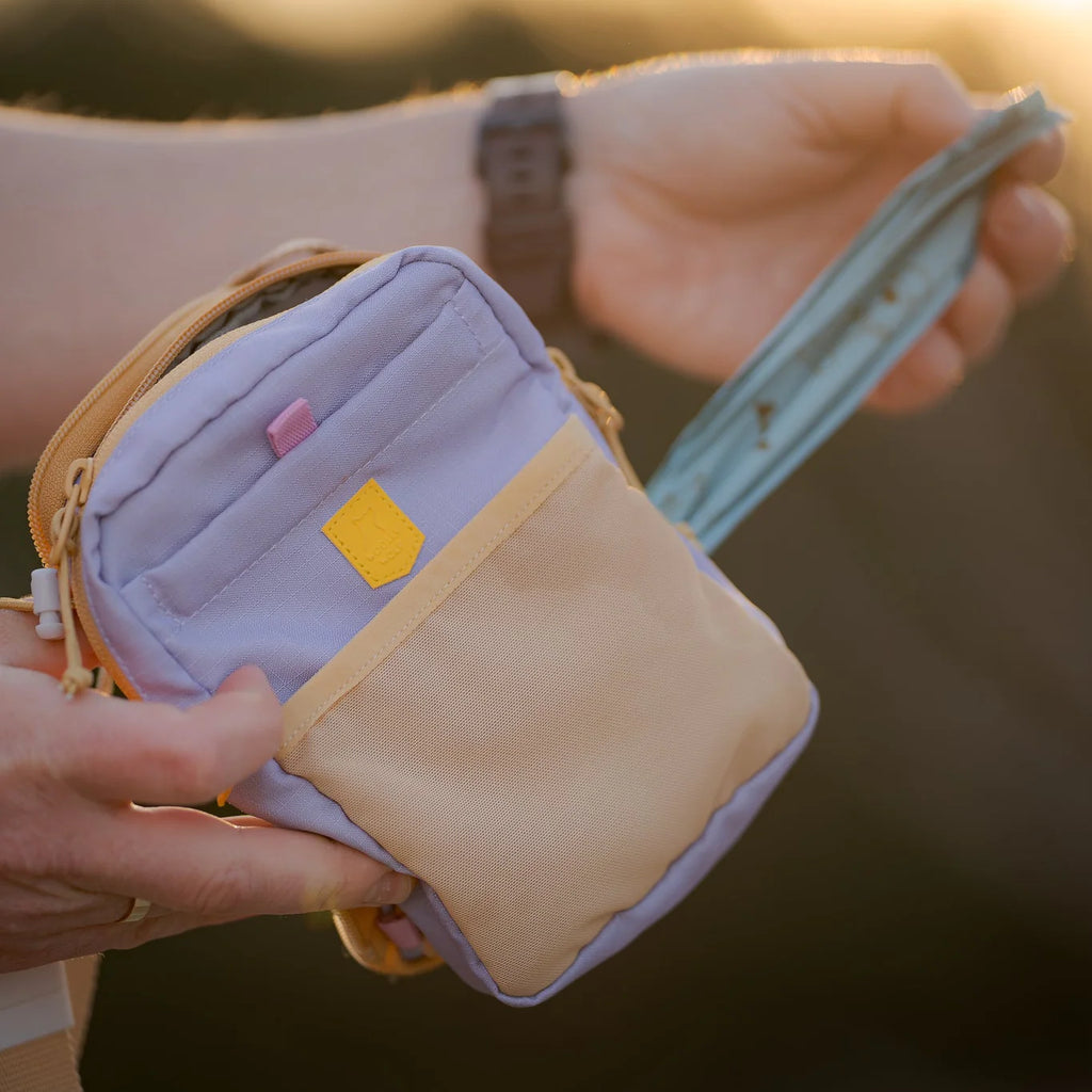 Сумка для прогулянок, пляшки та аксесуарів Hydration Shoulder Bag Lavender Mix Woolly Wolf