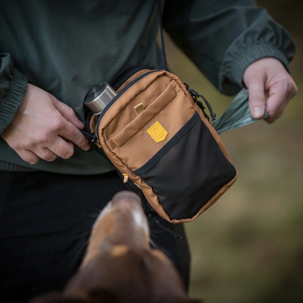 Сумка для прогулянок, пляшки та аксесуарів Hydration Shoulder Bag Wood Brown Mix Woolly Wolf
