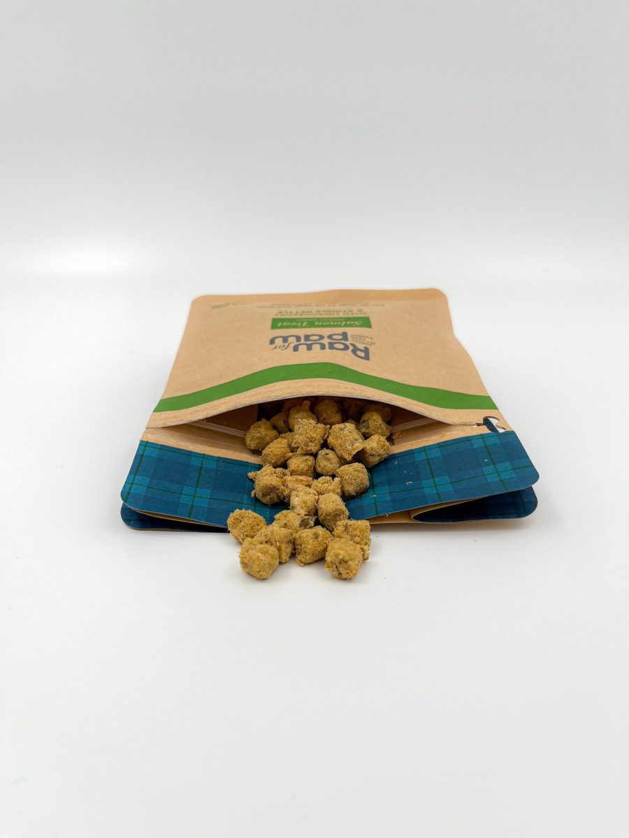 Сублімовані смаколики з лосося, брусниці та кропиви Freeze-Dried Raw for Paw 50 г