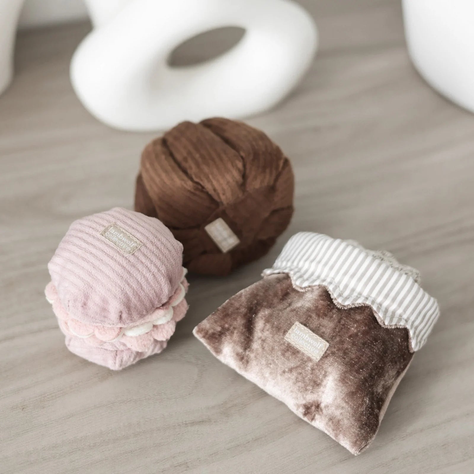 Пошукова іграшка PETITE TWO lambwolf collective